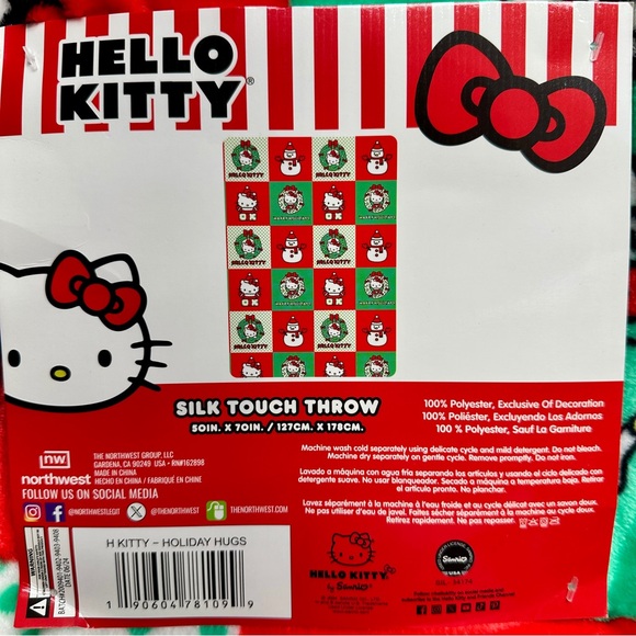 NWT Sanrio Hello Kitty Christmas Holiday Hugs Silk Touch Throw Blanket 50 x 70 - Picture 2 of 6